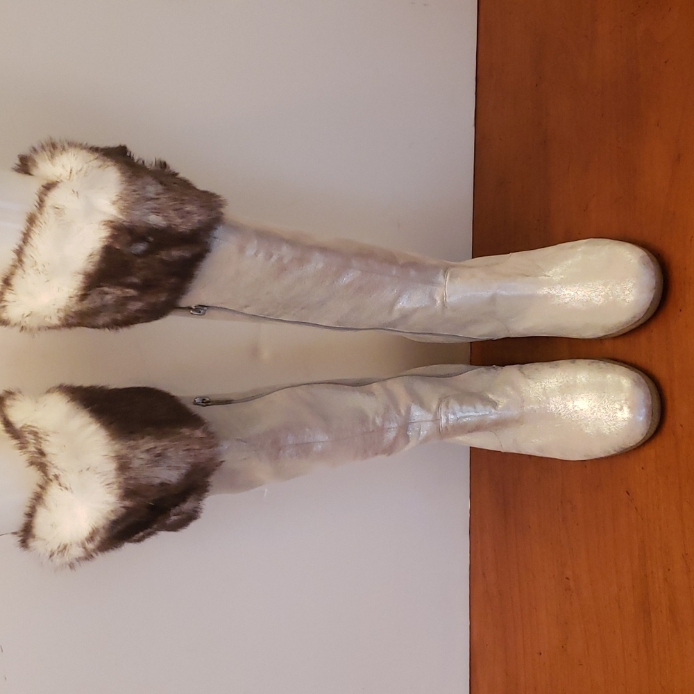 ♤ Colin Stuart Wedge Fur Boots